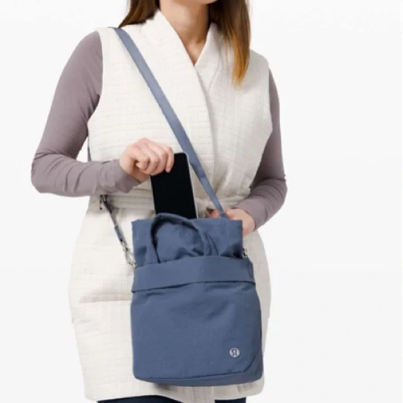 NWT Athletic Athleisure Minimalist Travel RARE Lululemon On My Level Bag *Micro - Picture 4 of 17